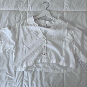 White cropped buttoned top